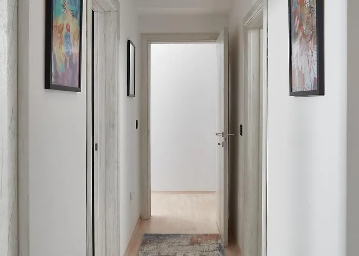 Апартаменти With 2 Parking Spots *