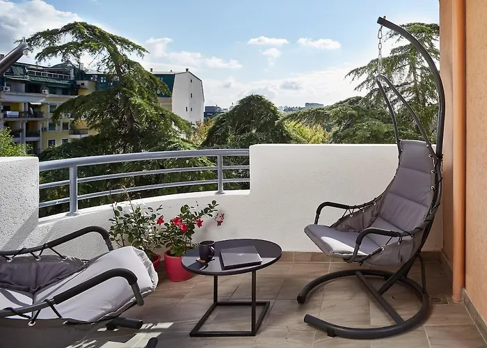 With 2 Parking Spots Апартаменти